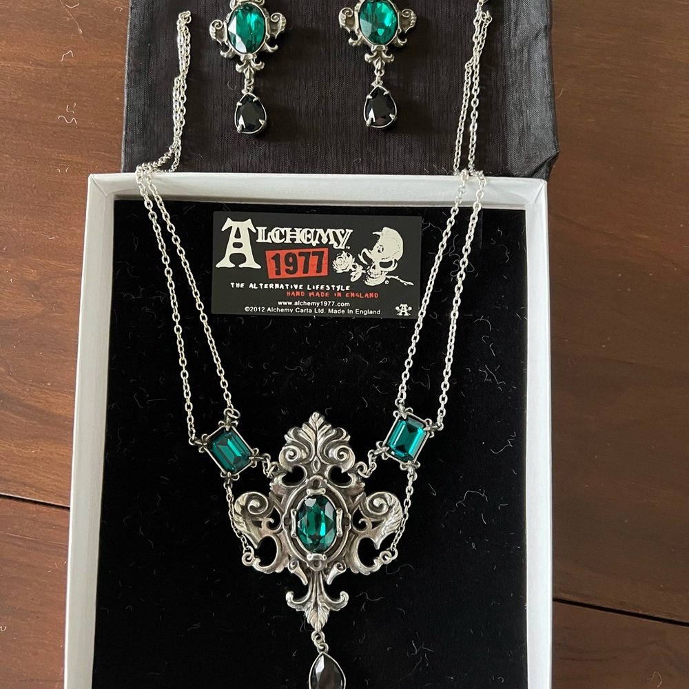 Pewter jewelry perfect for Halloween or steampunk look.